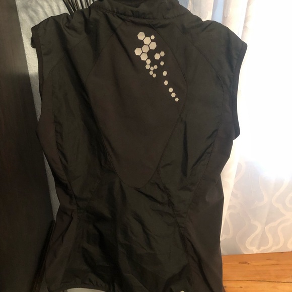 Salomon reflective running vest. Medium - Picture 2 of 3